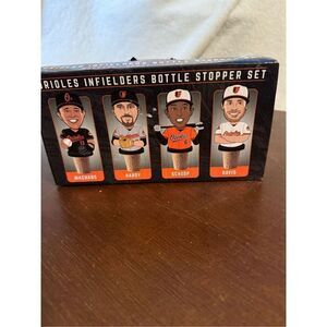 NWT 2017 Baltimore Oriole’s infielders bottle stopper set